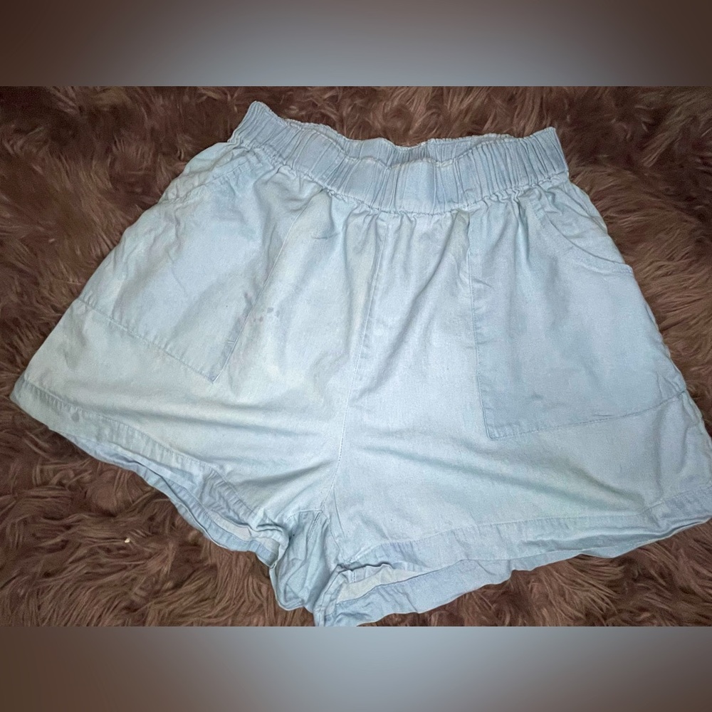 Barely warn denim Shorts. Not a tight fight but also very comfortable.